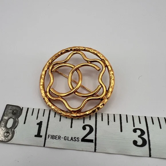 CHANEL Vintage CC Flower Logo Textured Brooch - Picture 6 of 7